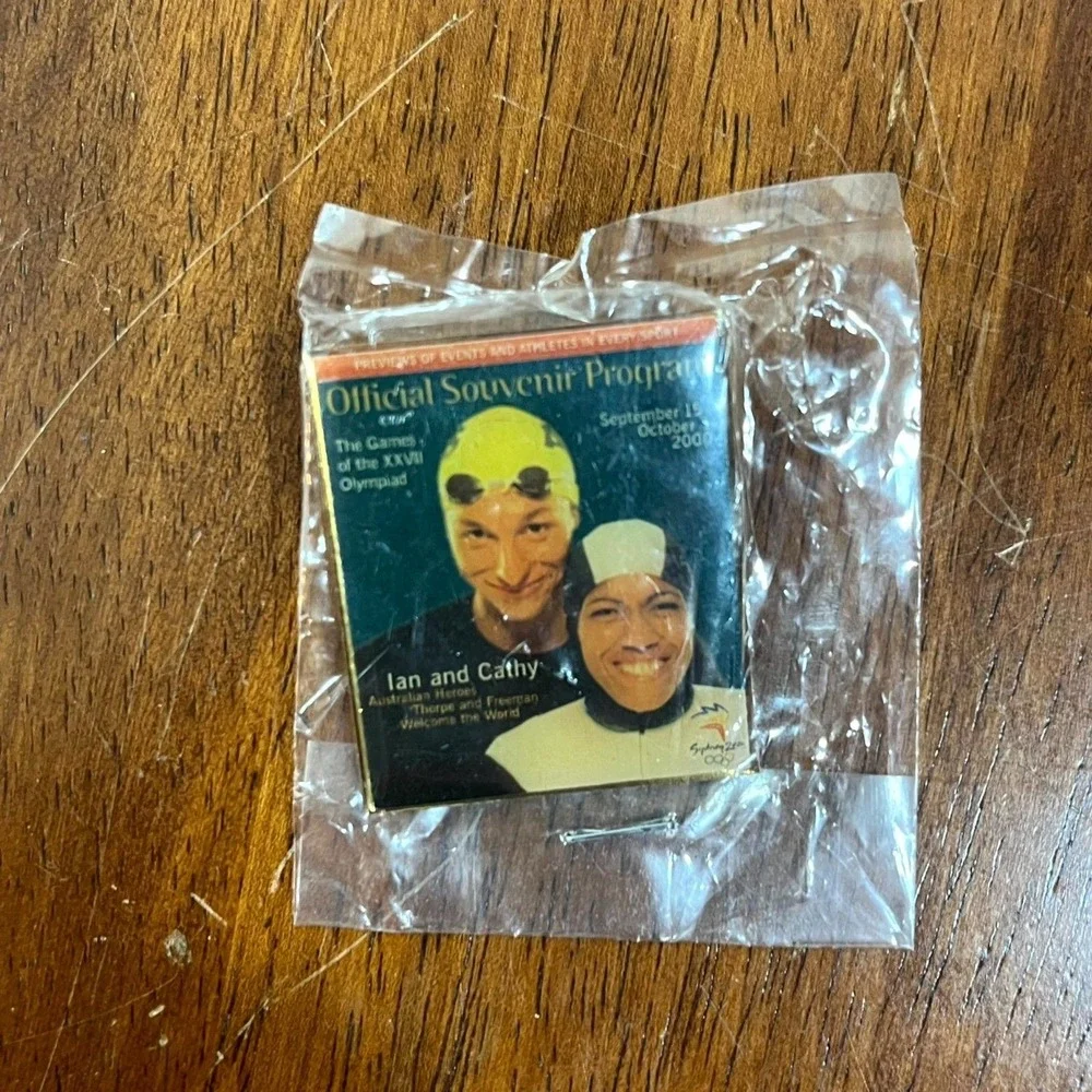2000 Vintage Sydney Olympics Sports Illustrated‎ Pin & Official Souvenir